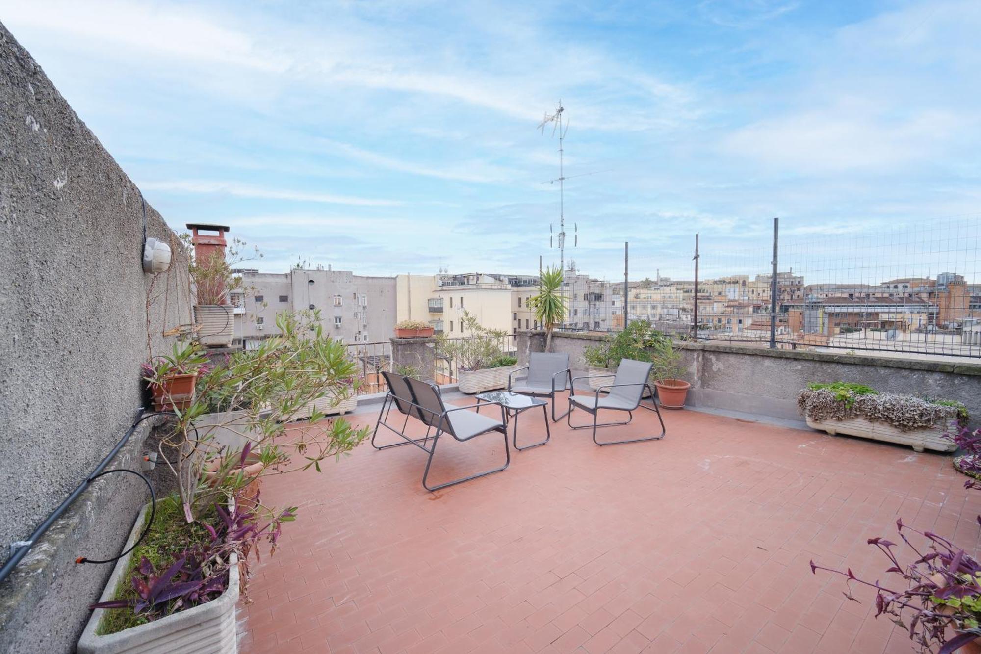 Monti's View By Buddyrent Apartment