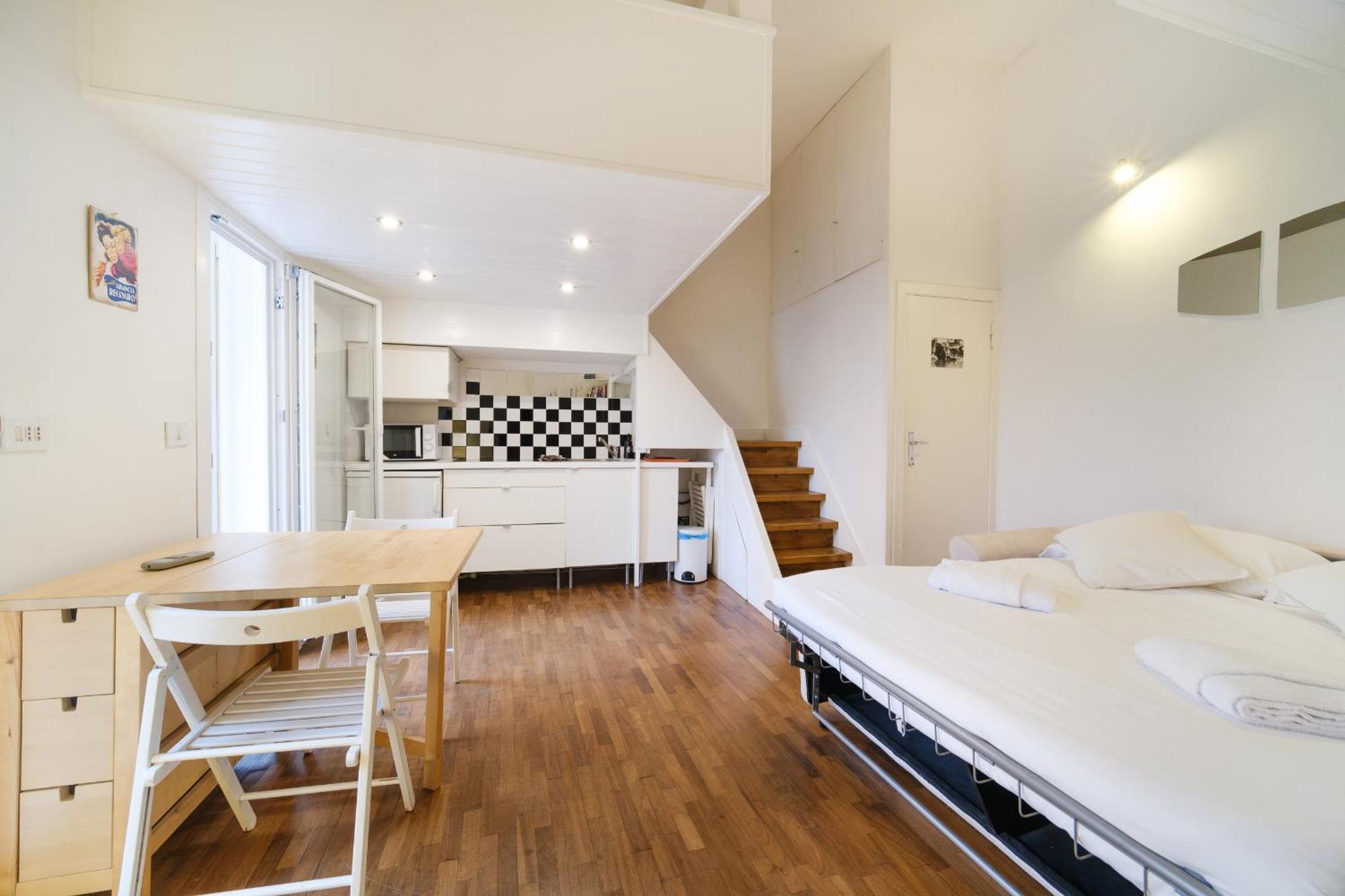 Apartment Monti's View By Buddyrent Rom