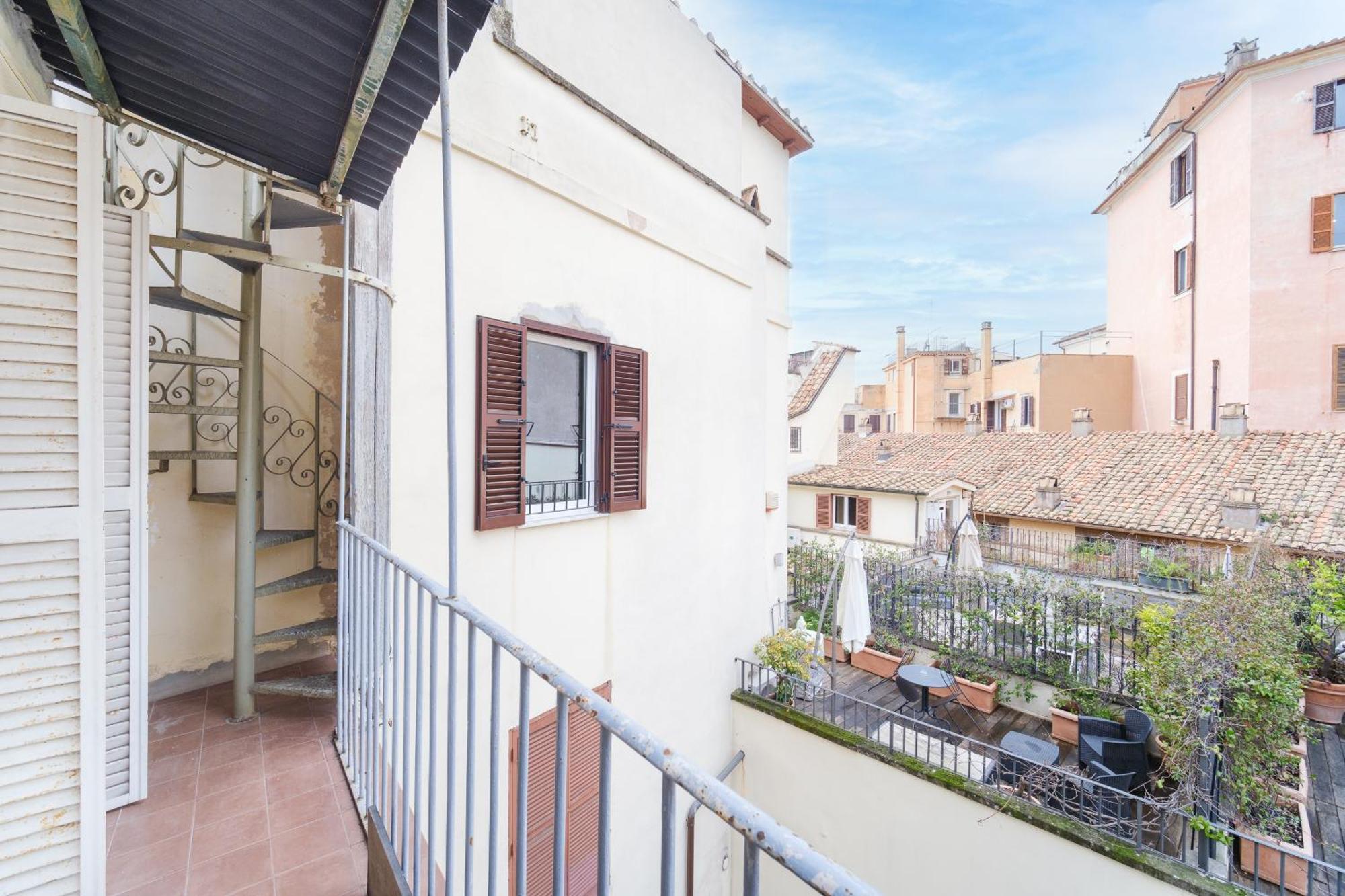 Monti's View By Buddyrent Apartment
