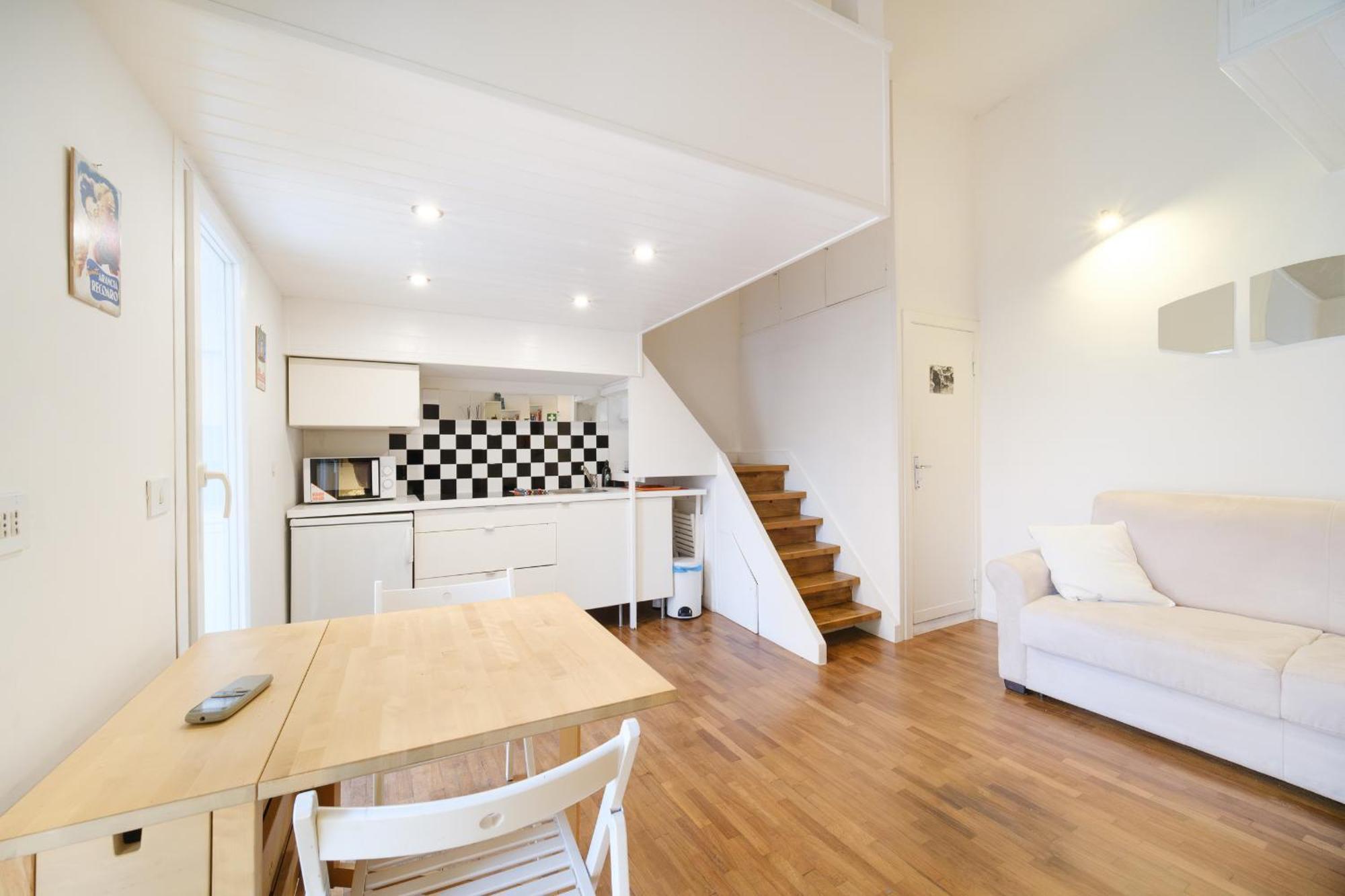 Apartment Monti's View By Buddyrent Rom