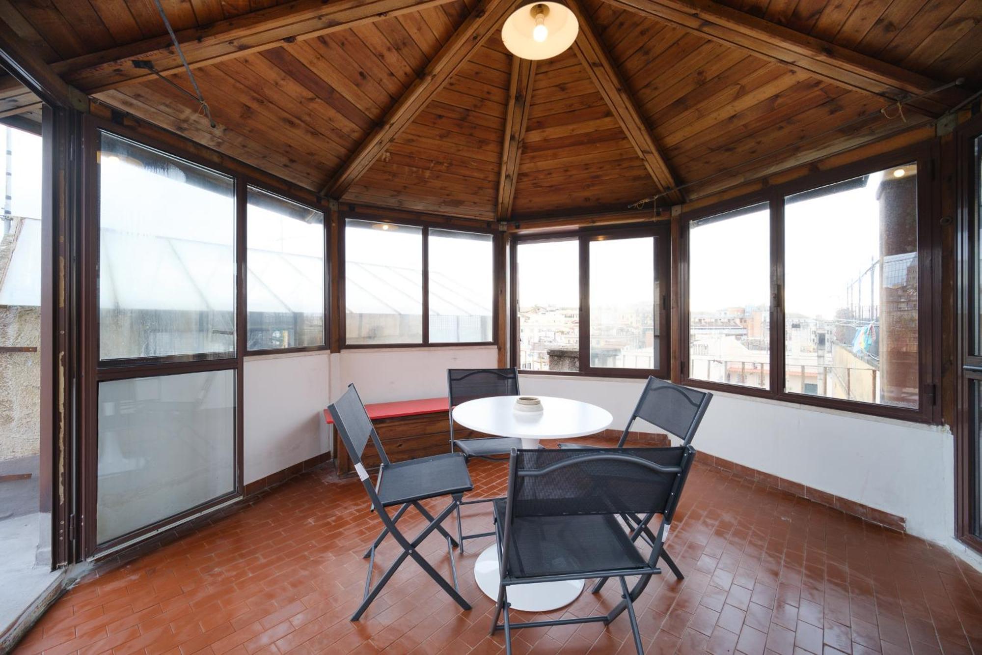 Monti's View By Buddyrent Apartment Rom